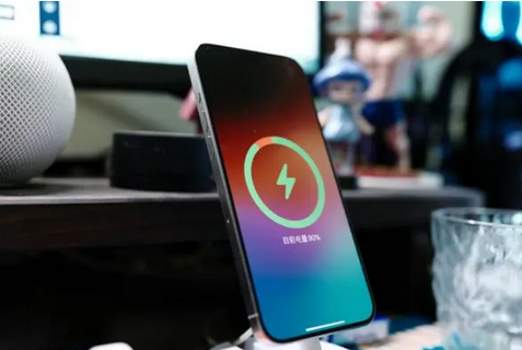 顺河回族苹果15换屏服务分享用什么充电器给iPhone15充电更好 